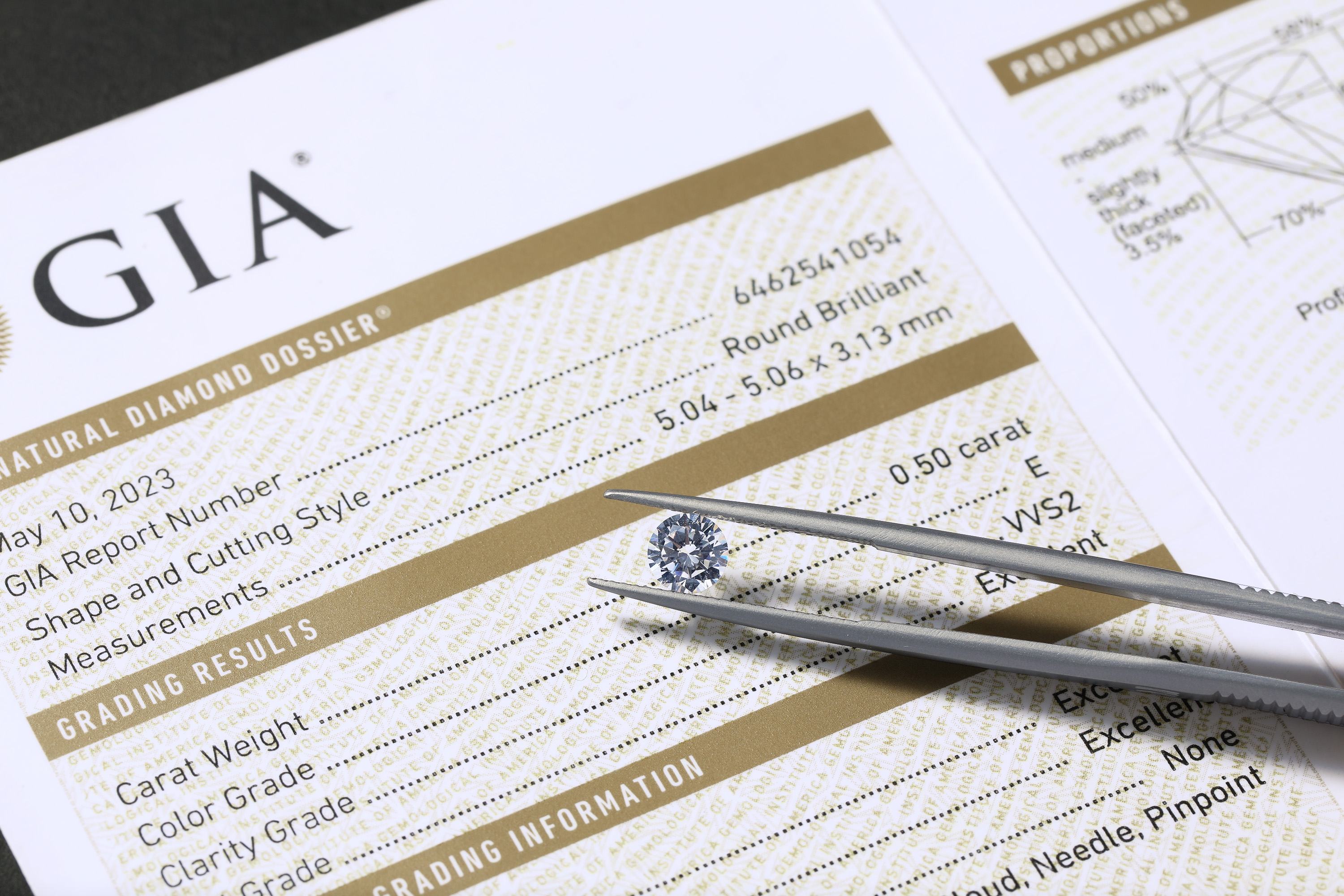 LONITÉ - LONITE AG, EspañaThe origin color of LONITÉ cremation diamond from ashes is amber yellow